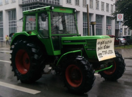 "Es gibt auch ein gutes Leben ohne TTIP & CETA", schreibt ein Landwirt, offenbar im Gegensatz zum Bauernverband.